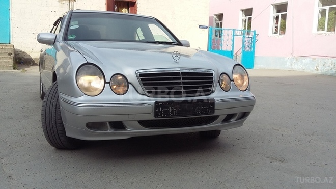 Mercedes E 220 2001, 3,874,675 km - 2.2 l - Bakı