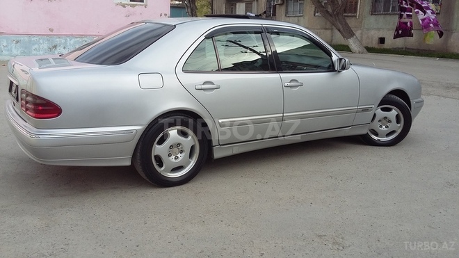 Mercedes E 220 2001, 3,874,675 km - 2.2 l - Bakı