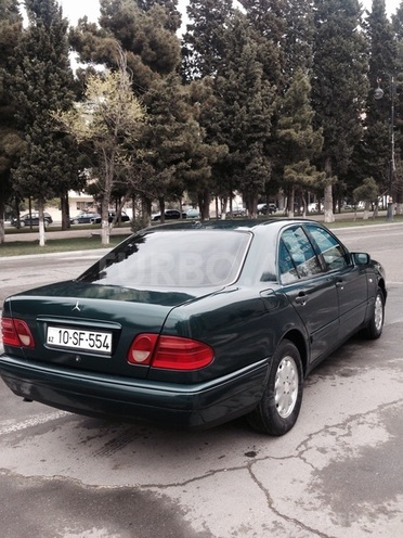 Mercedes E 220 1997, 268,000 km - 2.2 l - Sumqayıt