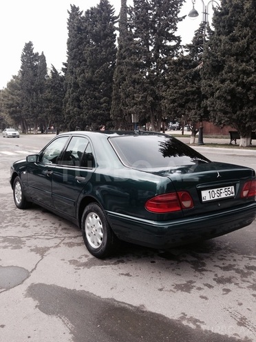 Mercedes E 220 1997, 268,000 km - 2.2 l - Sumqayıt
