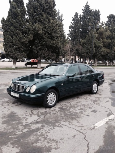 Mercedes E 220 1997, 268,000 km - 2.2 l - Sumqayıt