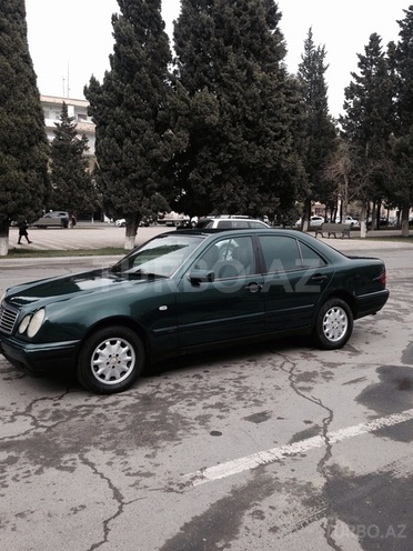 Mercedes E 220 1997, 268,000 km - 2.2 l - Sumqayıt