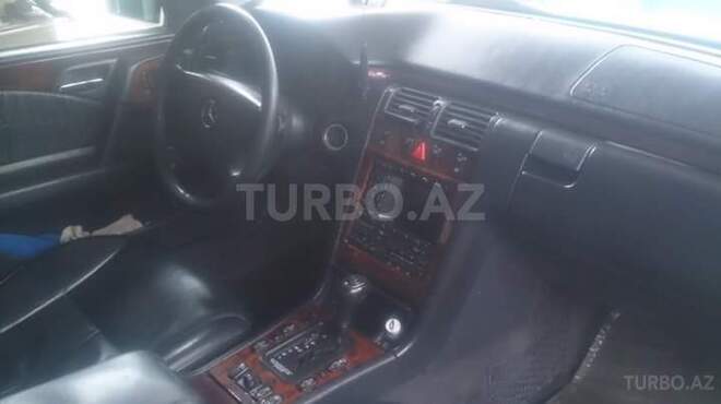 Mercedes E 240 1999, 280,000 km - 2.6 л - Bakı