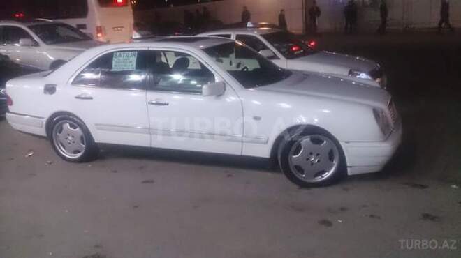 Mercedes E 240 1999, 280,000 km - 2.6 л - Bakı