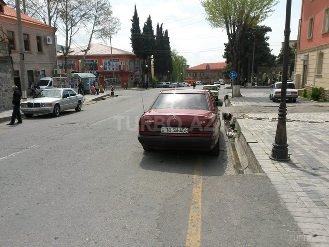 Mercedes 190 1991, 370,000 km - 1.8 l - Şəki