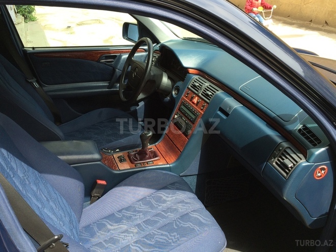 Mercedes E 200 1998, 300,000 km - 2.0 l - Bakı