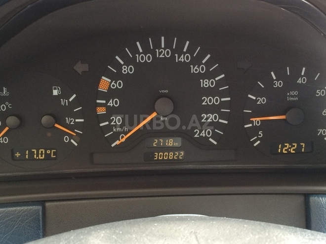 Mercedes E 200 1998, 300,000 km - 2.0 l - Bakı