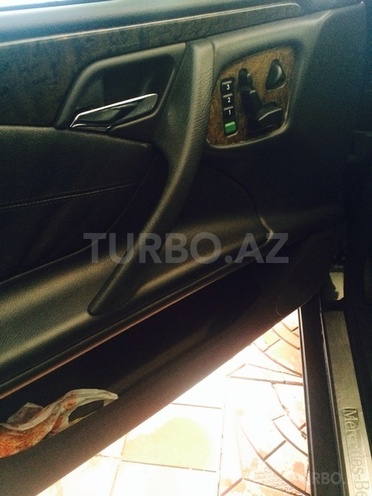 Mercedes E 320 2001, 215,000 km - 3.2 л - Bakı
