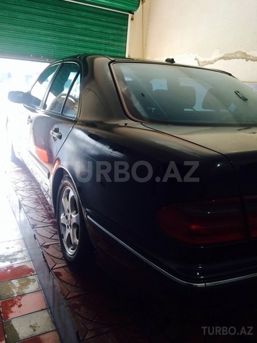 Mercedes E 320 2001, 215,000 km - 3.2 л - Bakı