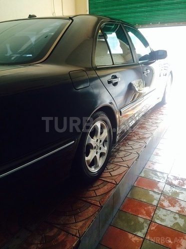 Mercedes E 320 2001, 215,000 km - 3.2 л - Bakı