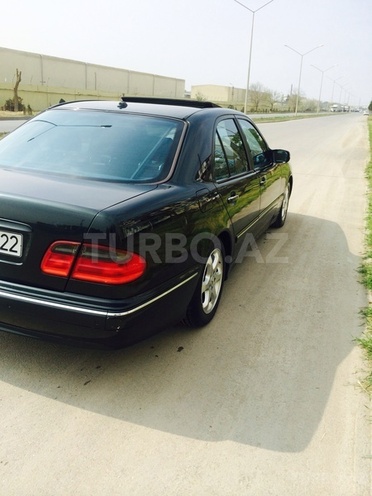 Mercedes E 320 2001, 215,000 km - 3.2 л - Bakı