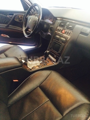 Mercedes E 320 2001, 215,000 km - 3.2 л - Bakı