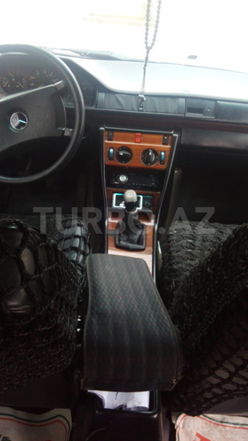 Mercedes E 200 1991, 999,997 km - 2.0 l - Bakı