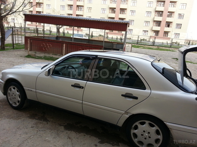 Mercedes C 220 1993, 150,000 km - 2.2 l - Sumqayıt