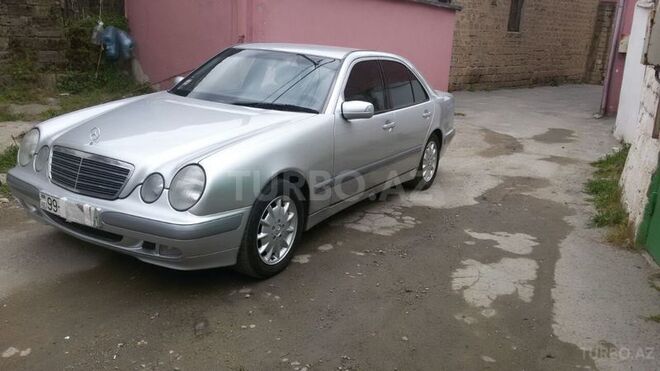 Mercedes E 220 2000, 325,000 km - 2.2 l - Bakı