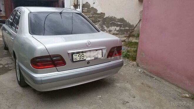 Mercedes E 220 2000, 325,000 km - 2.2 l - Bakı