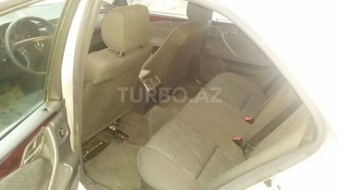 Mercedes E 220 2000, 325,000 km - 2.2 l - Bakı