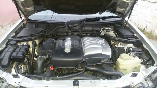 Mercedes E 220 2000, 325,000 km - 2.2 l - Bakı