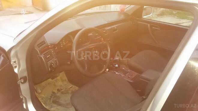 Mercedes E 220 2000, 325,000 km - 2.2 l - Bakı
