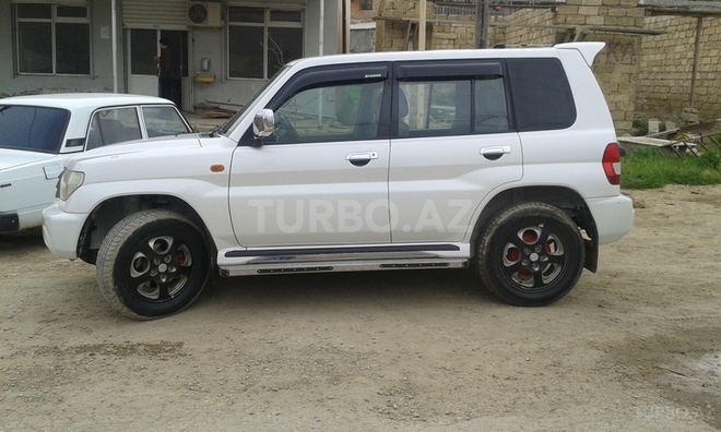 Mitsubishi Pajero io 2001, 174,000 km - 2.0 l - Bakı