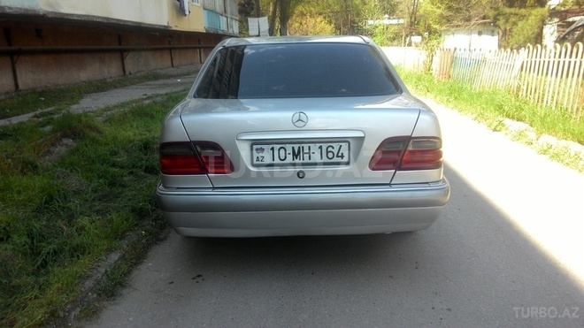 Mercedes E 200 1996, 330,000 km - 2.0 l - Sumqayıt
