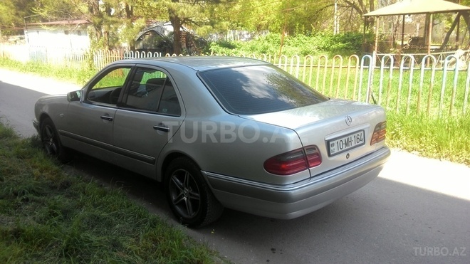 Mercedes E 200 1996, 330,000 km - 2.0 l - Sumqayıt