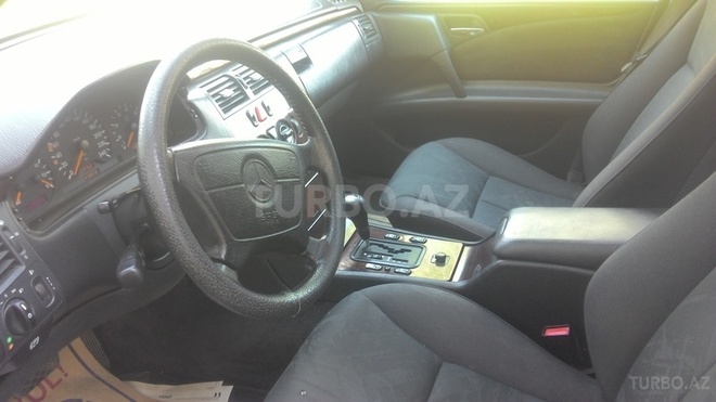 Mercedes E 200 1996, 330,000 km - 2.0 l - Sumqayıt