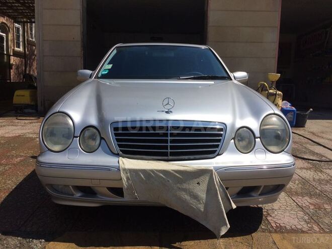 Mercedes E 220 2001, 289,000 km - 2.2 л - Bakı