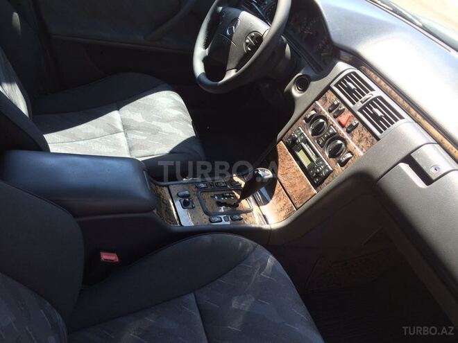 Mercedes E 220 2001, 289,000 km - 2.2 л - Bakı