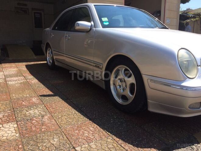 Mercedes E 220 2001, 289,000 km - 2.2 л - Bakı
