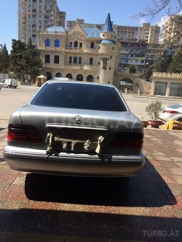 Mercedes E 220 2001, 289,000 km - 2.2 л - Bakı