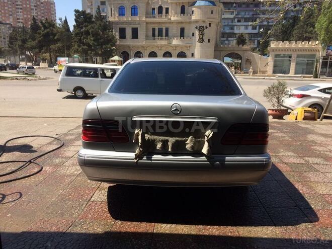 Mercedes E 220 2001, 289,000 km - 2.2 л - Bakı