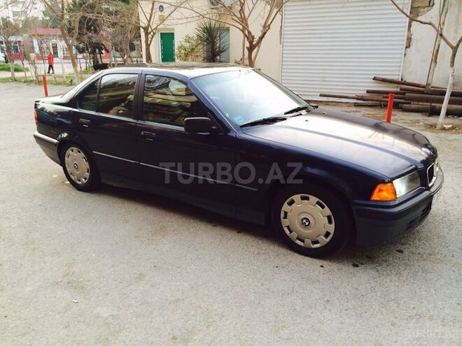 BMW 318 1992, 220,000 km - 1.8 l - Bakı