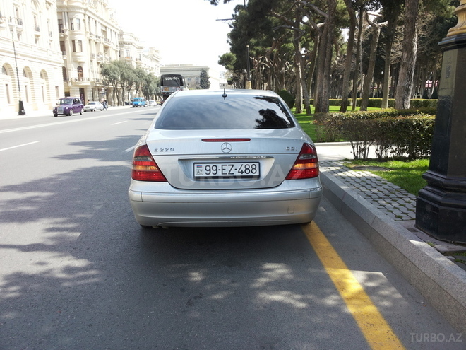Mercedes E 220 2003, 255,000 km - 2.2 l - Bakı