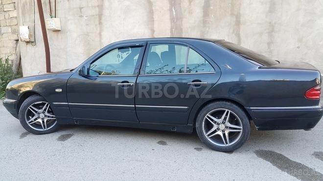 Mercedes E 230 1996, 260,000 km - 2.3 l - Bakı