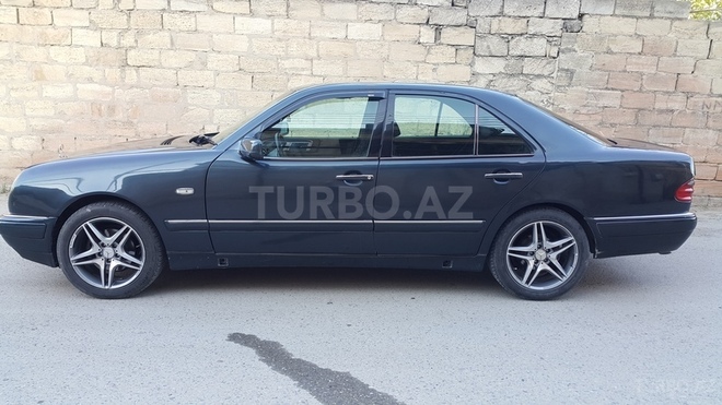 Mercedes E 230 1996, 260,000 km - 2.3 l - Bakı