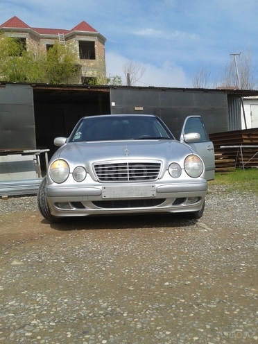 Mercedes E 220 1999, 270,000 km - 2.2 l - Bakı