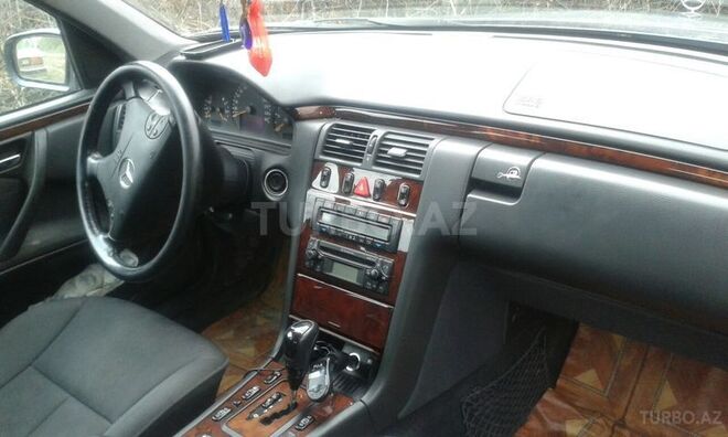Mercedes E 220 1999, 270,000 km - 2.2 l - Bakı