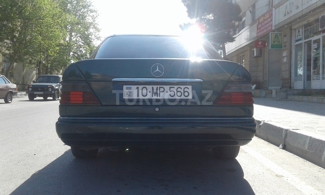 Mercedes E 200 1994, 452,394 km - 2.0 л - Yevlax