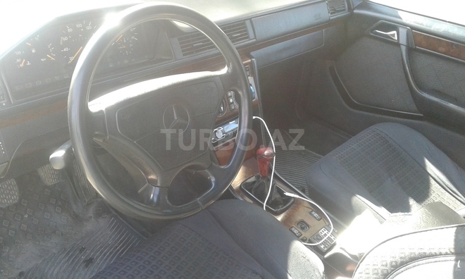 Mercedes E 200 1994, 452,394 km - 2.0 л - Yevlax
