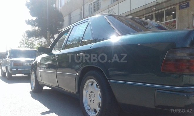 Mercedes E 200 1994, 452,394 km - 2.0 л - Yevlax