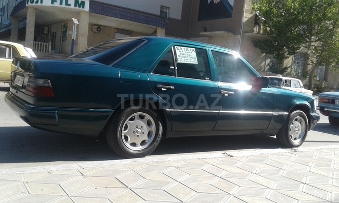 Mercedes E 200 1994, 452,394 km - 2.0 л - Yevlax