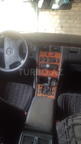 Mercedes E 200 1997, 235,000 km - 2.0 l - Bakı