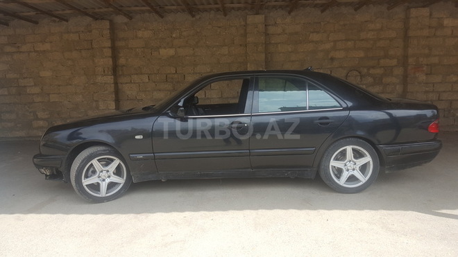Mercedes E 200 1997, 235,000 km - 2.0 l - Bakı