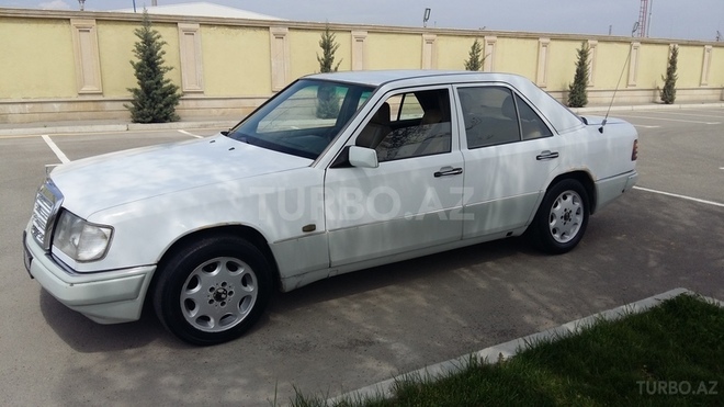 Mercedes E 200 1990, 240,000 km - 2.0 л - Bakı