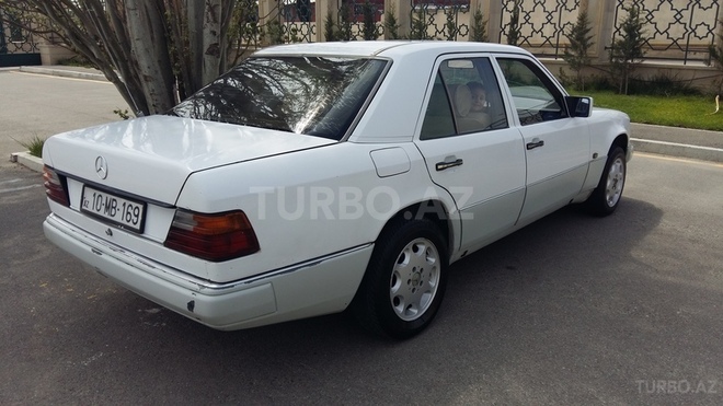 Mercedes E 200 1990, 240,000 km - 2.0 л - Bakı