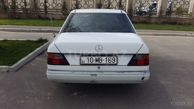 Mercedes E 200 1990, 240,000 km - 2.0 л - Bakı