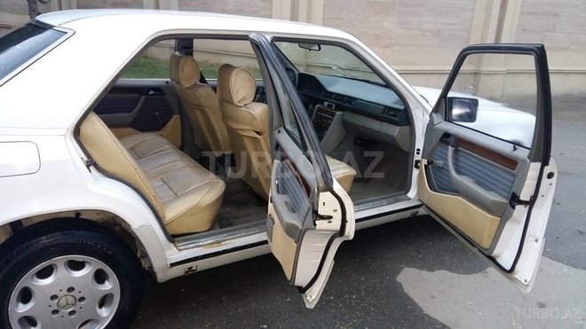 Mercedes E 200 1990, 240,000 km - 2.0 л - Bakı