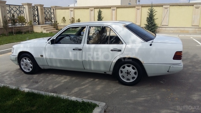 Mercedes E 200 1990, 240,000 km - 2.0 л - Bakı