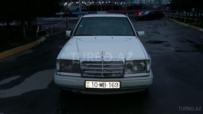 Mercedes E 200 1990, 240,000 km - 2.0 л - Bakı